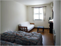 お部屋はどまん中の204号室でした