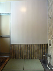 露天風呂は洗い場が屋内で畳が敷かれ、寒くありません。